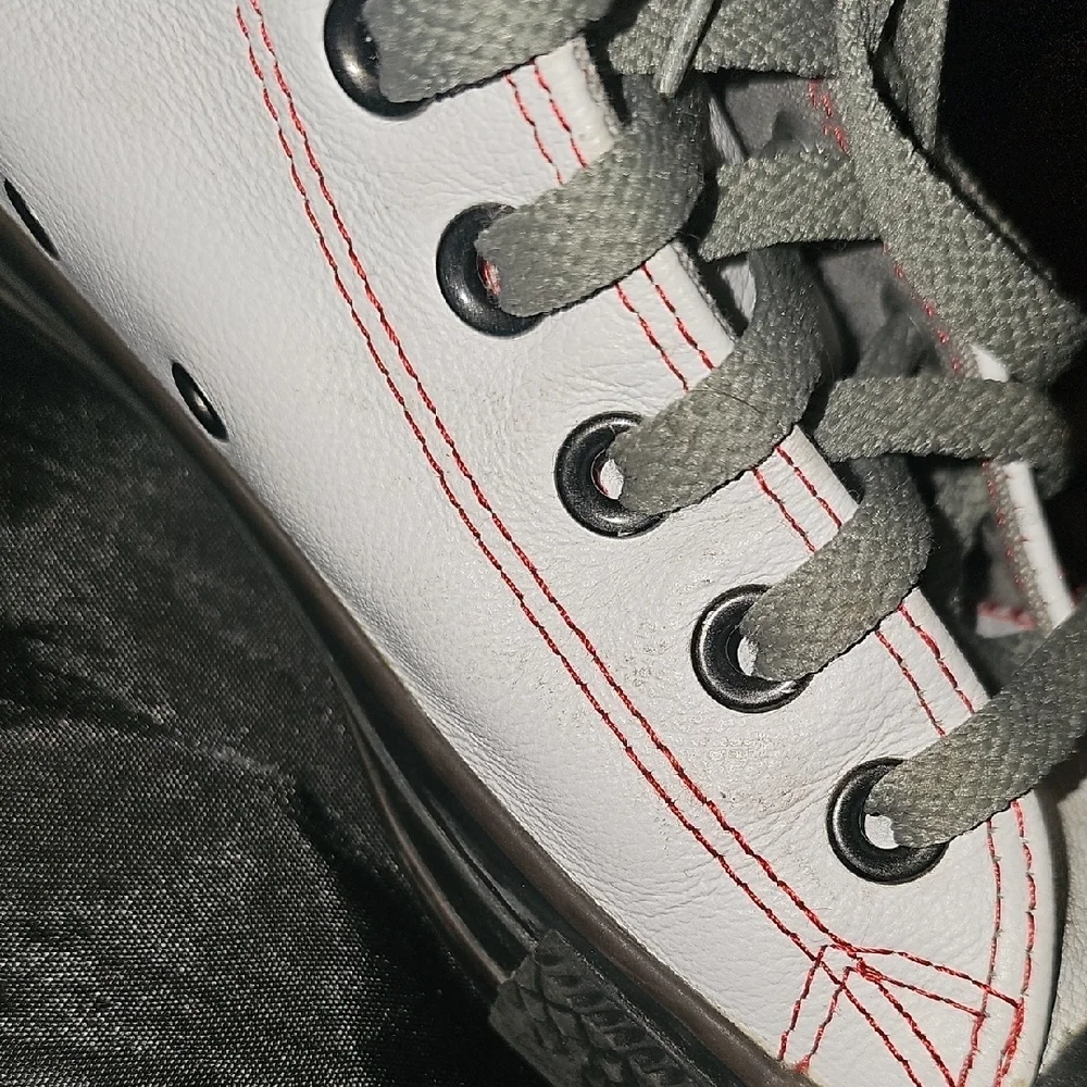 Converse Chuck Taylor All Star White,Black Red Leather High-Tops Size M6.5/W8.5